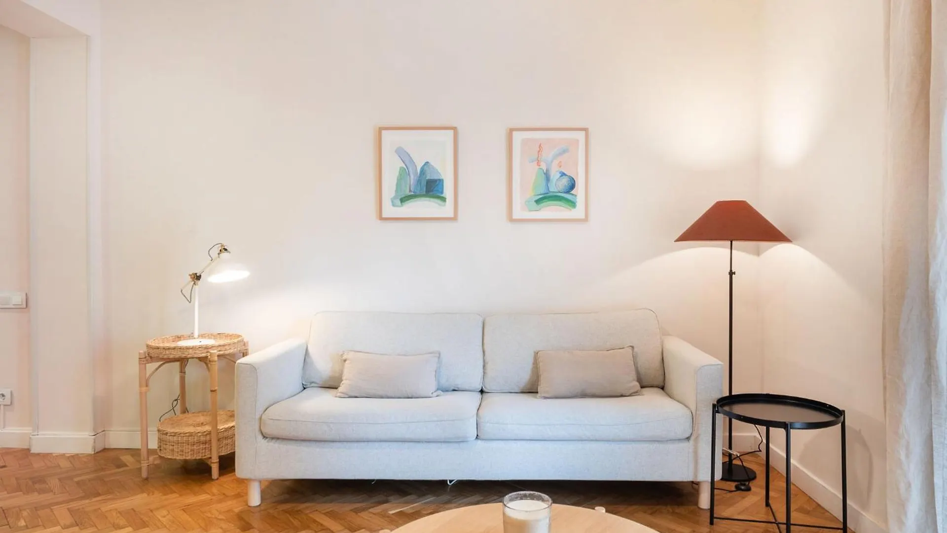 Apartment Warmth And Comfort In The Sought-After Eixample Barcelona