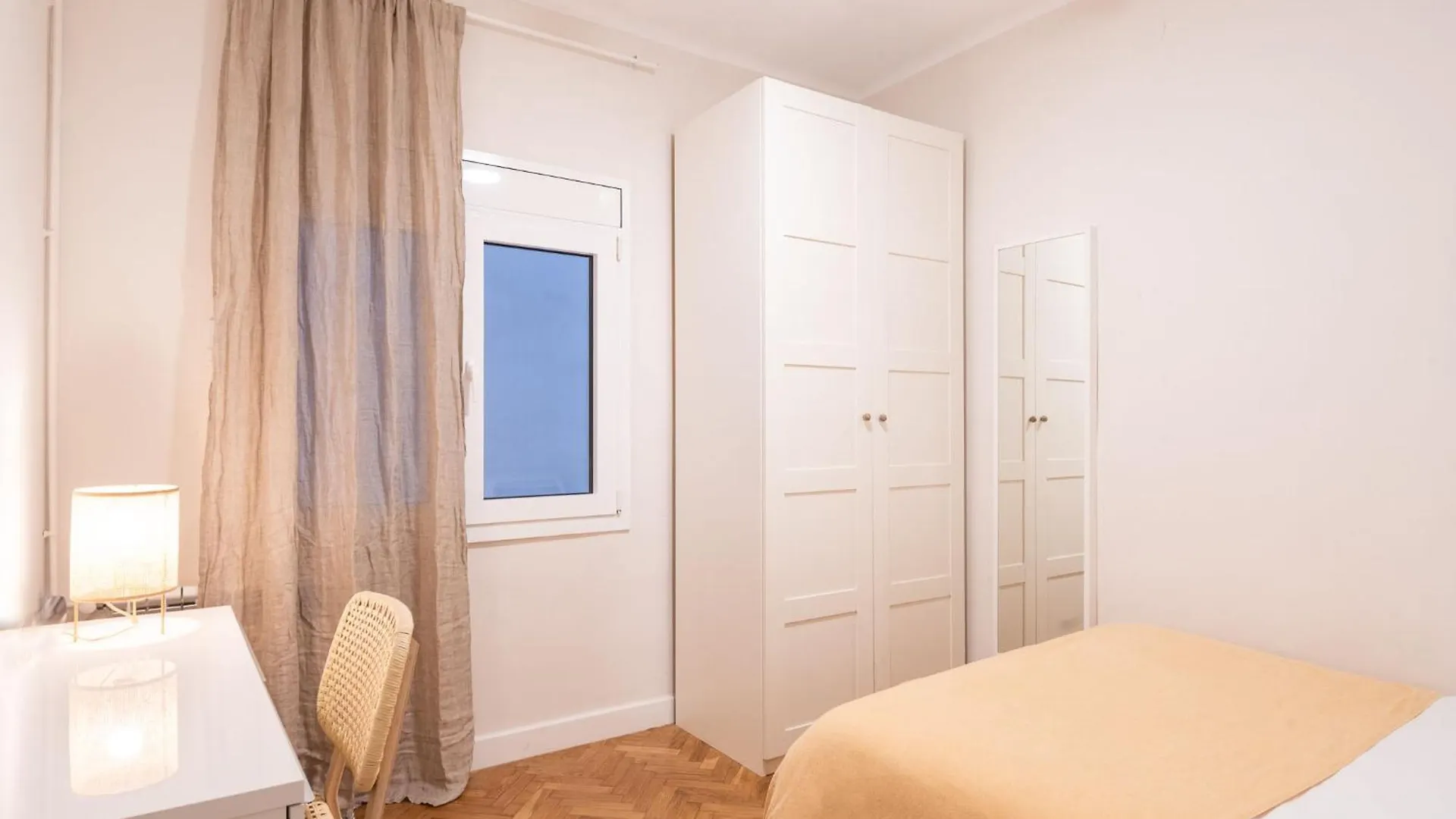 Apartment Warmth And Comfort In The Sought-After Eixample Barcelona