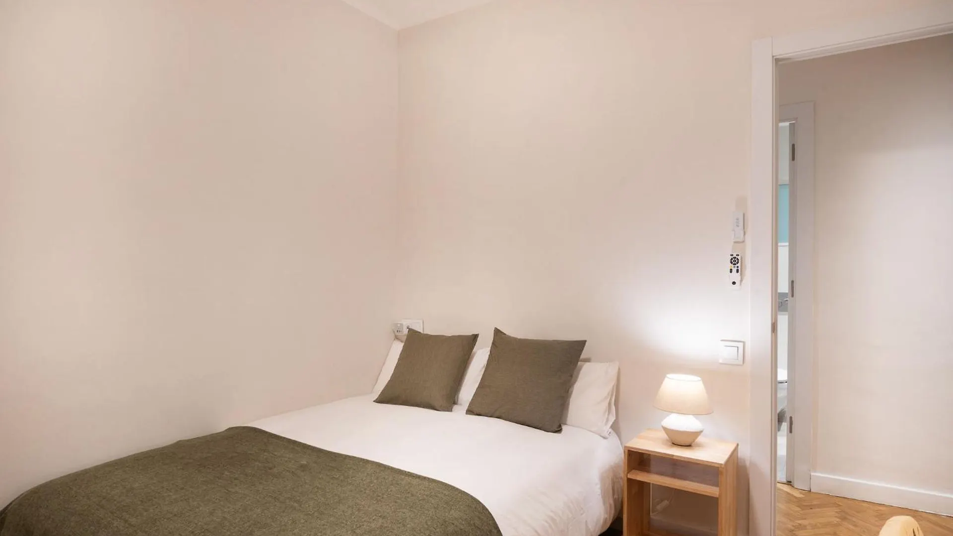 Apartment Warmth And Comfort In The Sought-After Eixample Barcelona