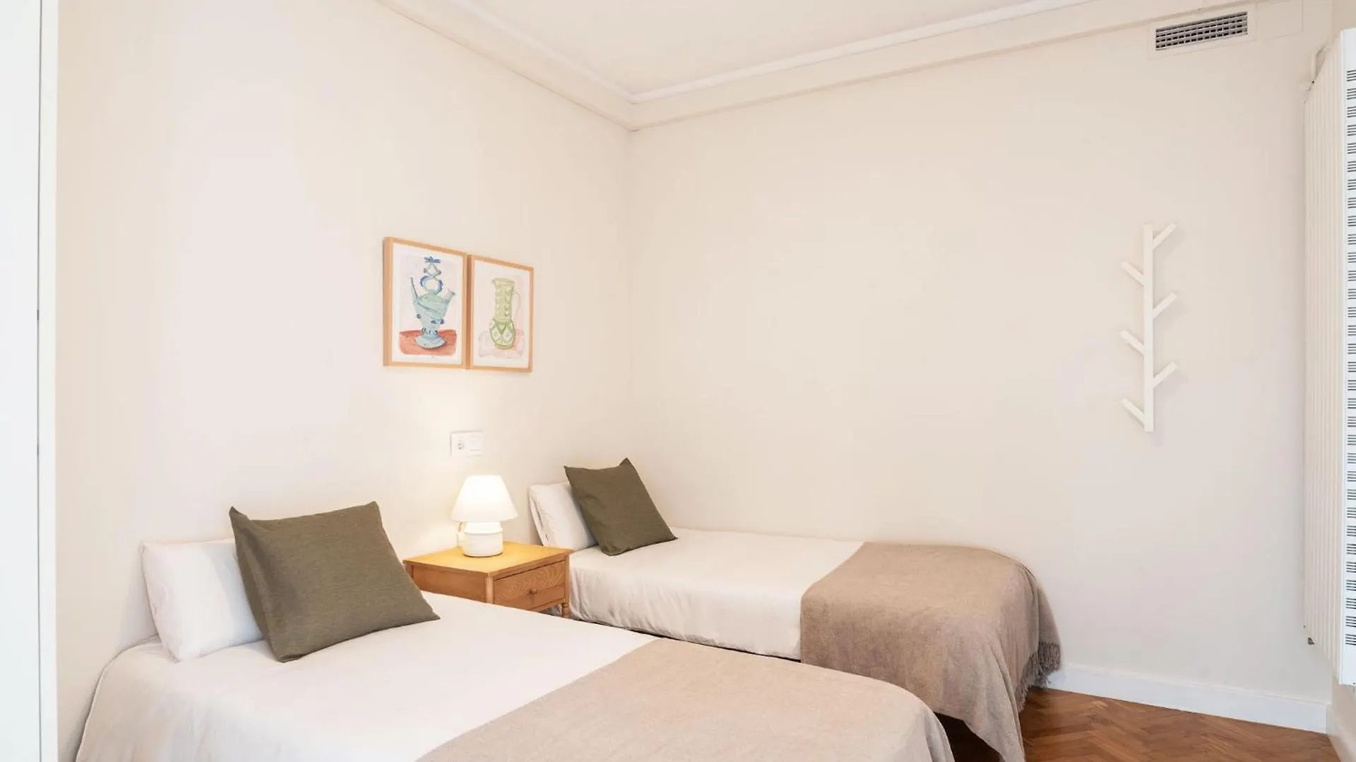Warmth And Comfort In The Sought-After Eixample Barcelona Apartment