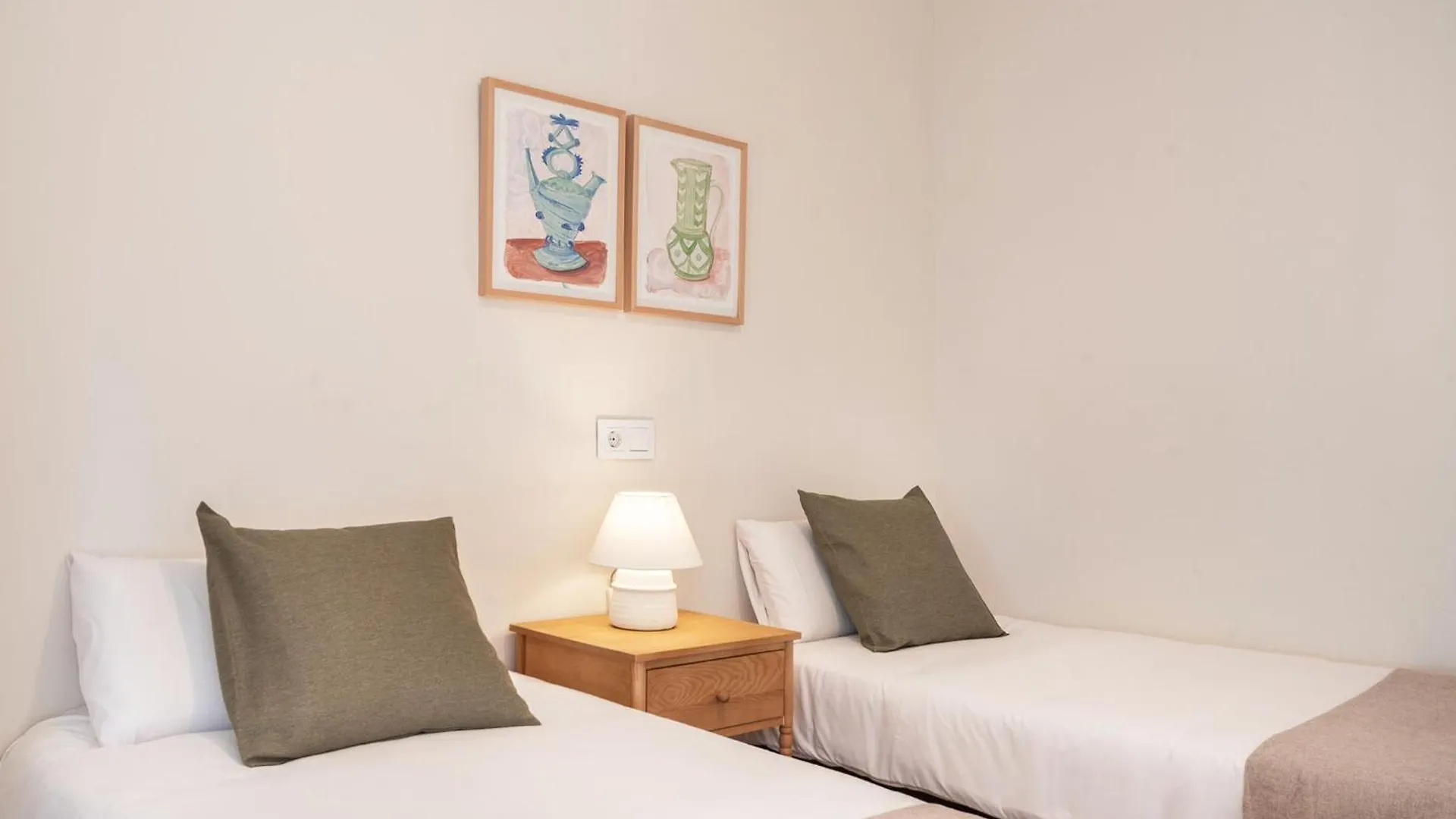 Warmth And Comfort In The Sought-After Eixample Barcelona Apartment