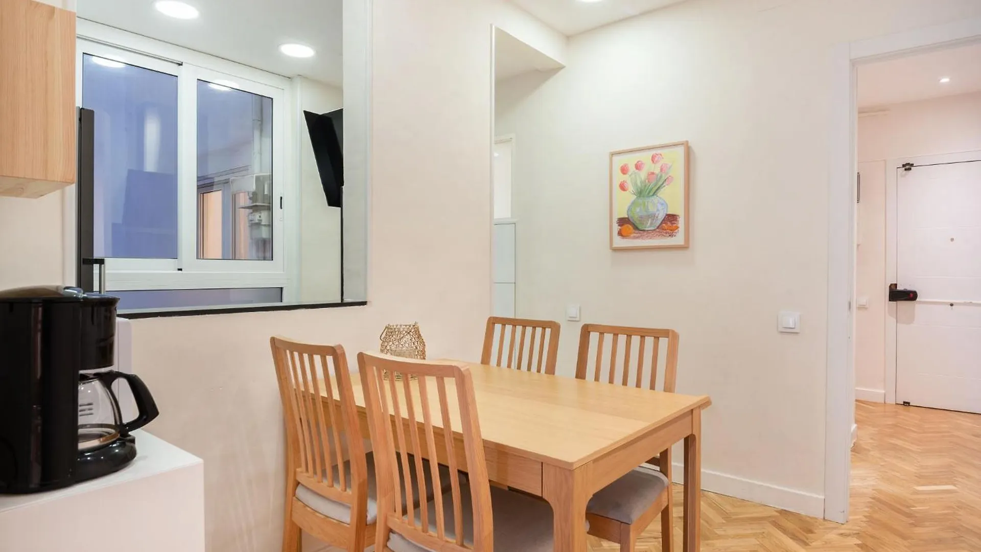Apartment Warmth And Comfort In The Sought-After Eixample Barcelona Spain