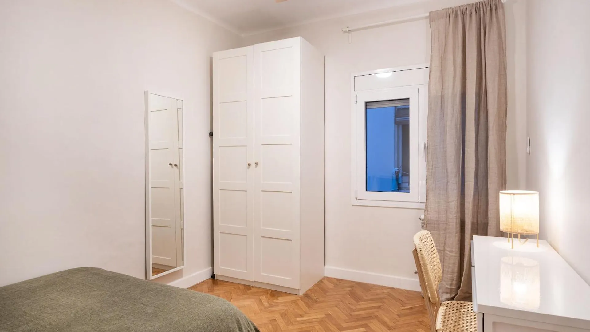 Warmth And Comfort In The Sought-After Eixample Barcelona