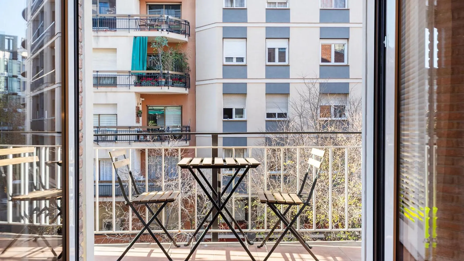 Apartment Warmth And Comfort In The Sought-After Eixample Barcelona