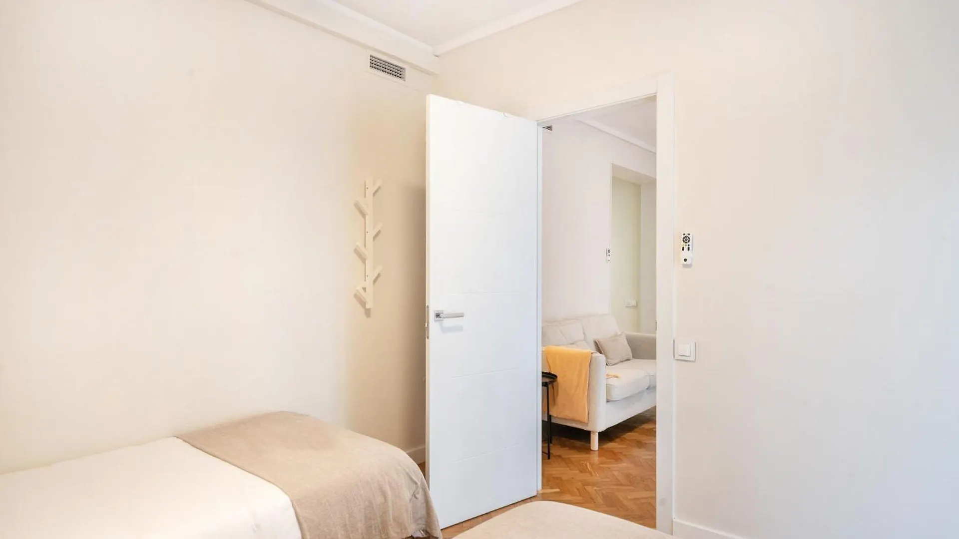 Warmth And Comfort In The Sought-After Eixample Barcelona